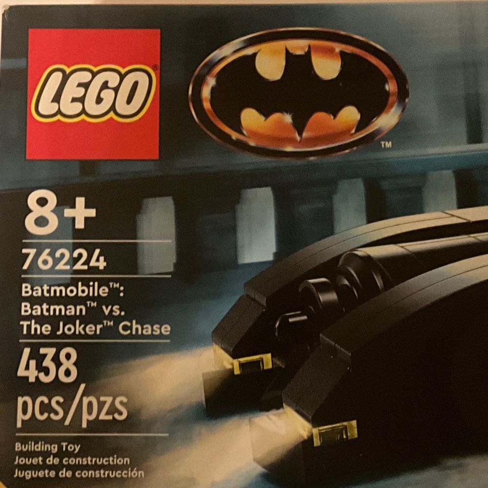 LEGO Batmobile Set with Black and Gray Pieces - Picture 2 of 4